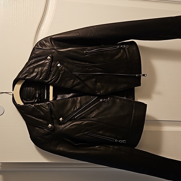 Black leather jacket size small...like new - Picture 2 of 3